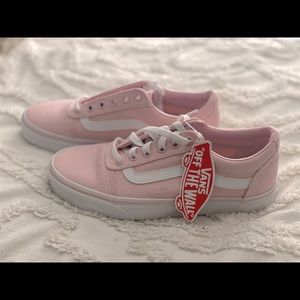 NWT Women’s pink Vans